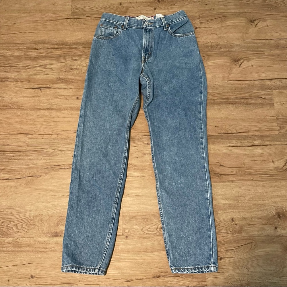 Relaxed Tapered Levi 550 Medium Wash Mom Jeans